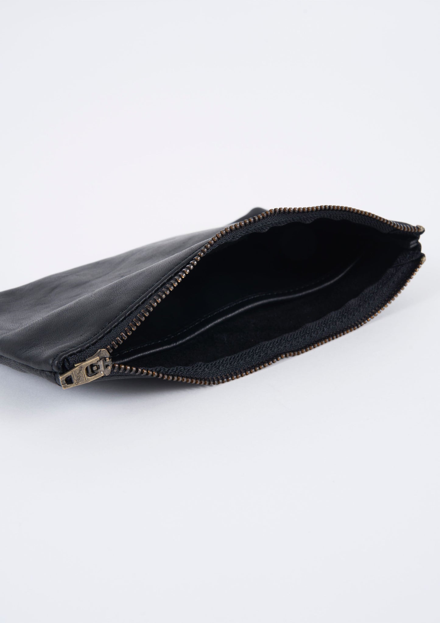 LEATHER CASE M