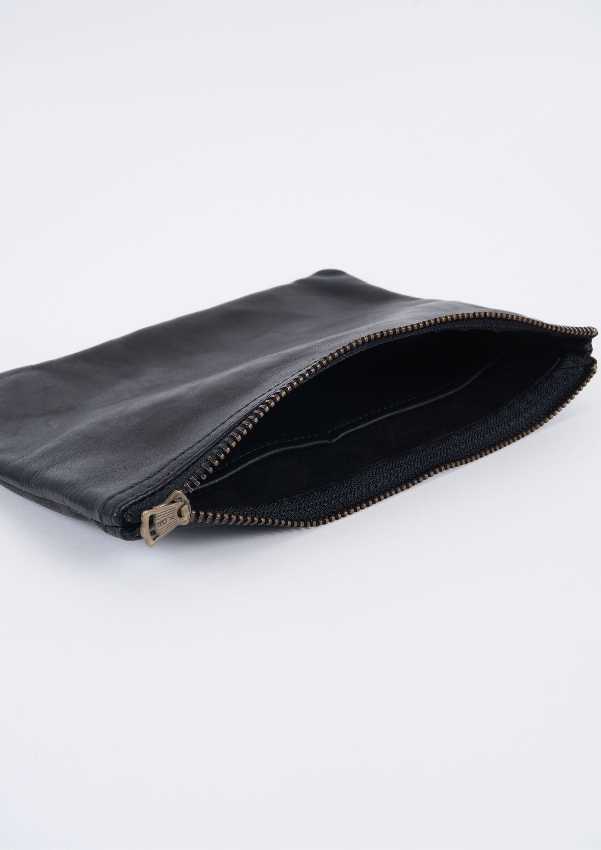 LEATHER CASE L